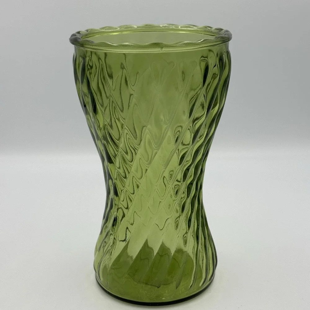 Vintage MCM Retro Avocado Green Quilted Diamond Swirl Optic Scalloped GLASS VASE